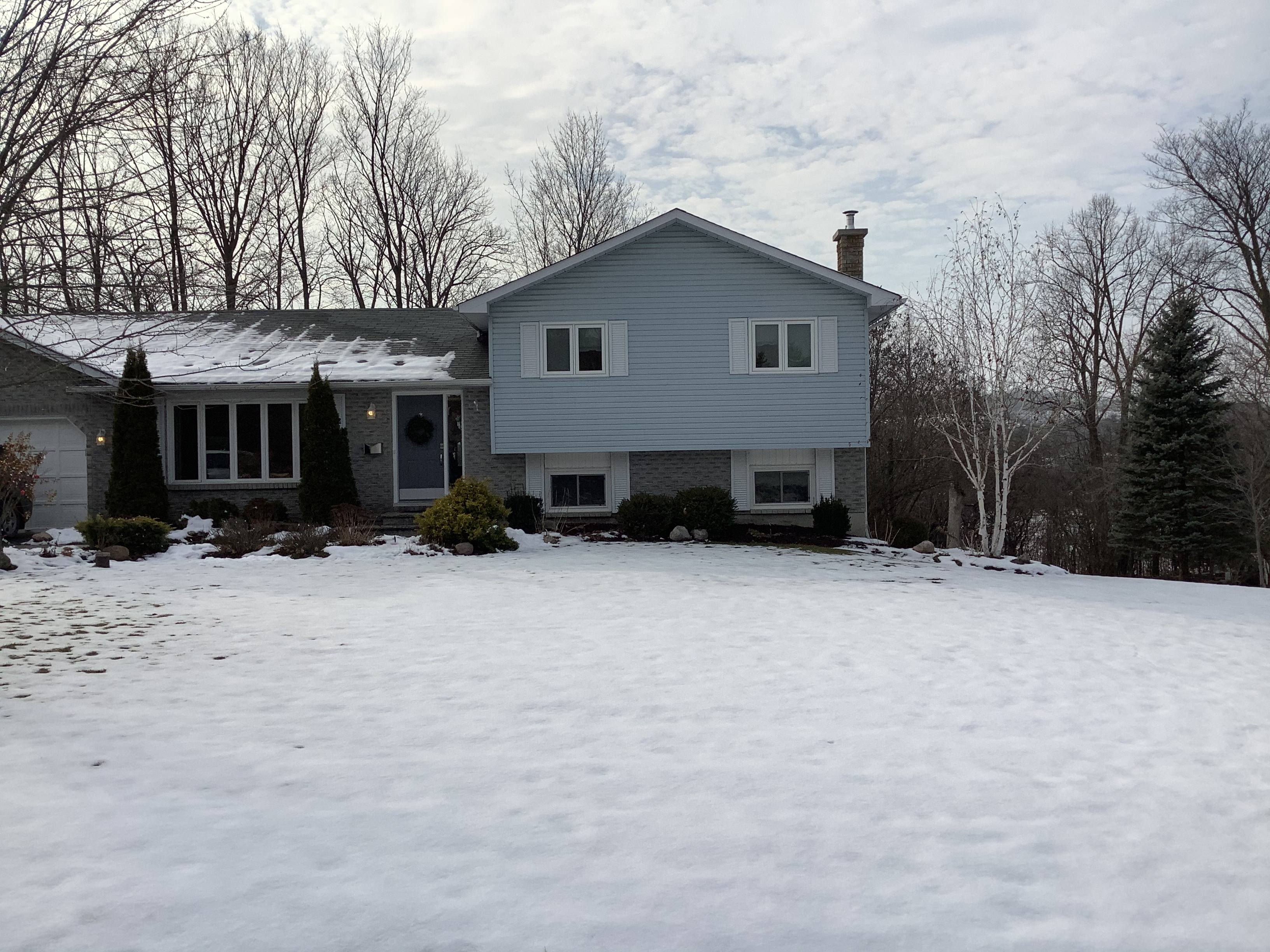 Home before the second-floor primary suite addition